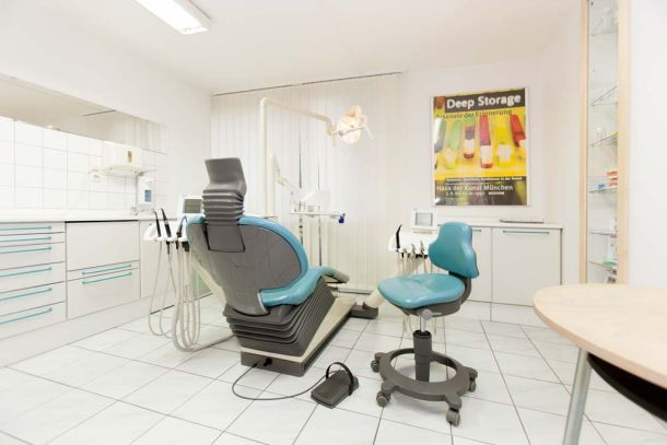 Zahnarztpraxis Thorn Behandlungszimmer 1